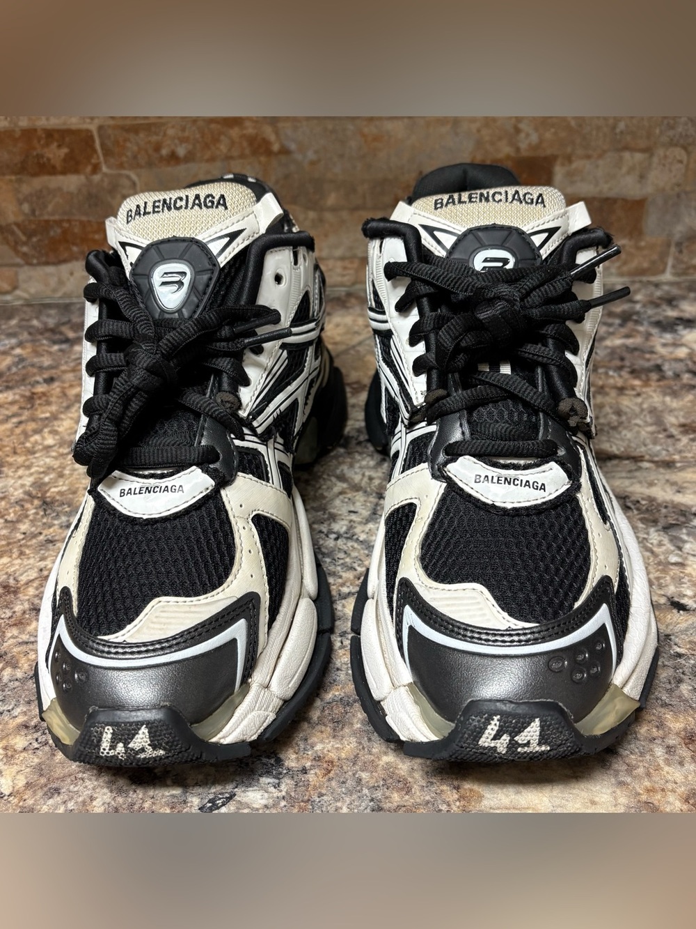 Balenciaga Runner Black / White Size 41 US Size 8 - Picture 3 of 10